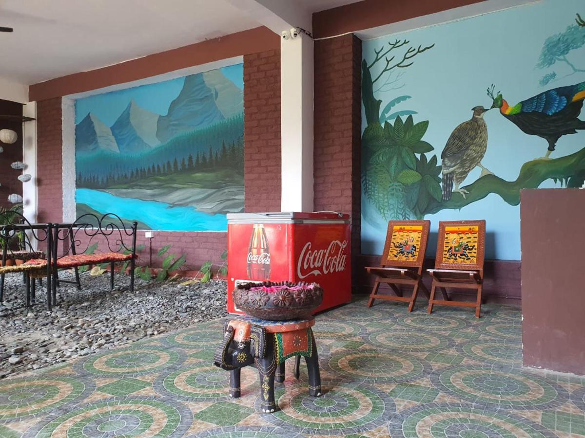 Utsav Riverbank Homestay Халдвані Екстер'єр фото